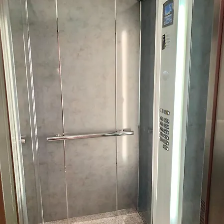 Precioso Piso En El Centro De Con Garaje En El Mismo Edificio *