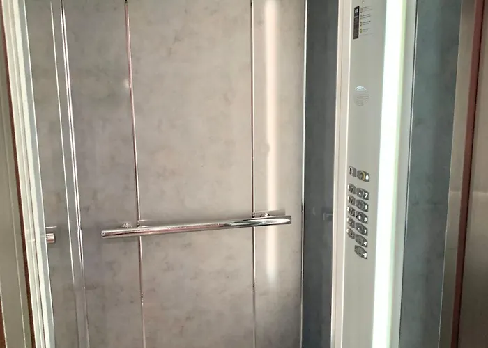 Precioso Piso En El Centro De Con Garaje En El Mismo Edificio *